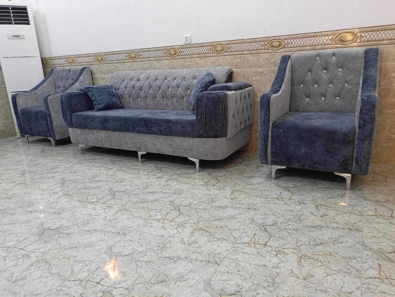 أحدث الموديلات صارت بين يديك! ✅
معمل ومعرض السفير  🛋️
📌 جاهز + تفصال (حسب رغبة الزبون).
📌 نظام أقساط سهل ومريح للجميع.
📌 ضمان صيانة حقيقي.
العنوان 📍: الزهور - خلف أفران الكرخ - قرب جامع الشهيد صباح.
للاستفسار 📞: ***********
زورونا وشوفوا الموديلات بعينكم.. جودة وأناقة وسعر مناسب!
