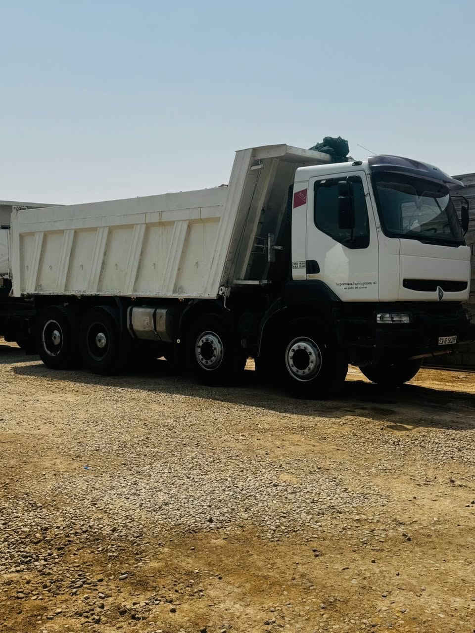 السلام عليكم رينو بم ونوزل 2002 سليمانيه سنويه جديده مكفوله كفاله عامه تخم تاير جاهزه للعمل مكلف بنشر صاحب السياره ***********
