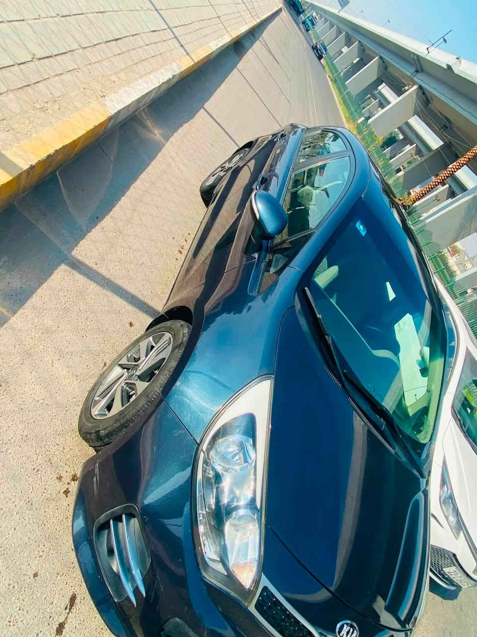 السلام عليكم 🌹

للبيع Kia Rio هاتشباك 2016
خليجي فل أوبشن (دبل قطره المرغوب) گير اوتماتيك
بأسمي رقم بغداد الجديد سنويه للـ2029
المواصفات:
✅ تشغيل بصمة ( بصمتين وياها)
✅ فتح الأبواب بالبصمة
✅ فتحة سقف (سلايد)
✅ مرايا جانبية شفط
✅ تحكم إستيرن من الجهتين
✅ حساسات خلفية
✅ الويل والتاير الاصلي حجم 17 بس اني ضامهن وشادلها حجم 16 مال كيا الاصلي. السبير 17 ما مستعمل وما زال بحالة الوكالة.
✅ واكيد باقي التفاصيل مثل منفذ AUX و USP و شاحنه وبلوتوث ونظام ECO ومانع انزلاق وهل سوالف الثانيه وCD وصوت السماعات كلش حلو  لايت اوتو  جامات كلها كهربائيه وباقي التفاصيل الثانيه خاف ناسي شي…..

حالة السيارة:

ماشيه حاليًا 47 ألف كم فقط (قابل للزيادة).
السيارة نظيفة جدًا.
بيها طخه بسيطة بالدعامية الأمامية والخلفية، وكذلك الباب الخلفي جهة السائق هم خفيفه (موضحة بالصور).
باقي السياره وكالة، والإيربكات كلها سليمة والحمد لله.

ملاحظة بكل صراحه:
قبل سنة، بسبب الكهربائي شد بلكات مو مالتها صار صوت بالمحرك، وتمت صيانة المحرك وتبديل البساتم فقط، أما باقي أجزاء المحرك (الكرنك، الهيد، البلوك وغيرها) فهي وكالة ولم يتم تبديلها أو كصها او اي شي ثاني، والسيارة تعمل بصورة ممتازة من وقتها والف الحمدلله بس ابيع مكينه مفتوحه .

السيارة اقتصادية والي تعجبه يتصل ويبشر منختلف….

للاتصال او واتساب
***********
السعر 108

