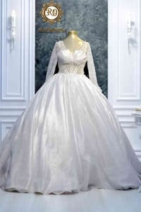 للبيع اخو الجديد  بدلات ابيض   عدد 35 بدلات الوان    عدد 20 فساتين سهر...