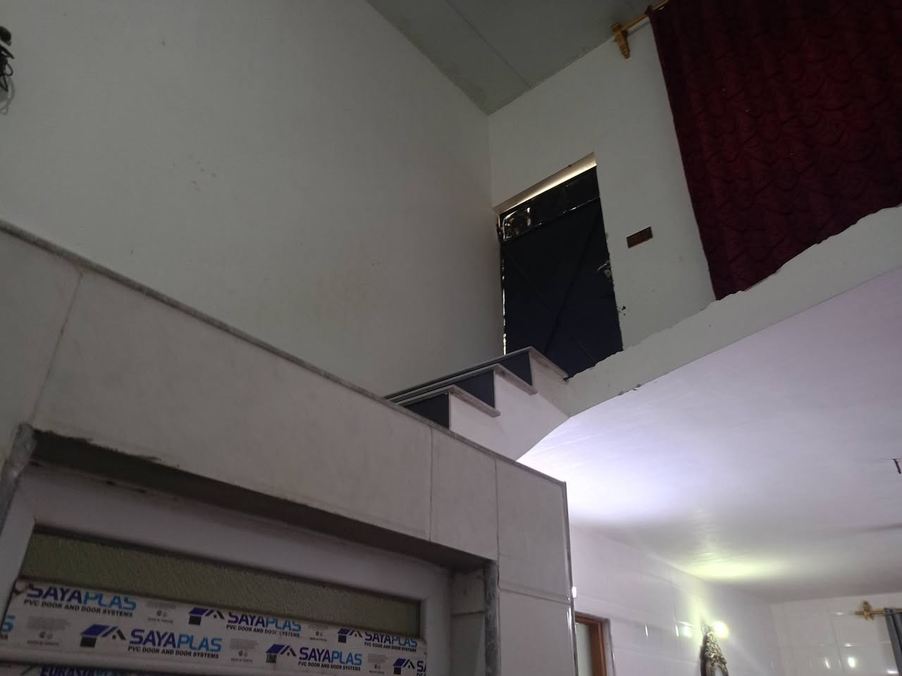 سلام عليكم بيت للبيع المساحه الكلي 450متر 180حديقه الباقي بناء منطقه العوادل قرب اسواق أنو البيت يحتوي على 3غرف وصاله و مطبخ وستقبال زراعي كهرباء درجه اولى محوله الباب الاستفسار علئ الرقم ***********/***********
