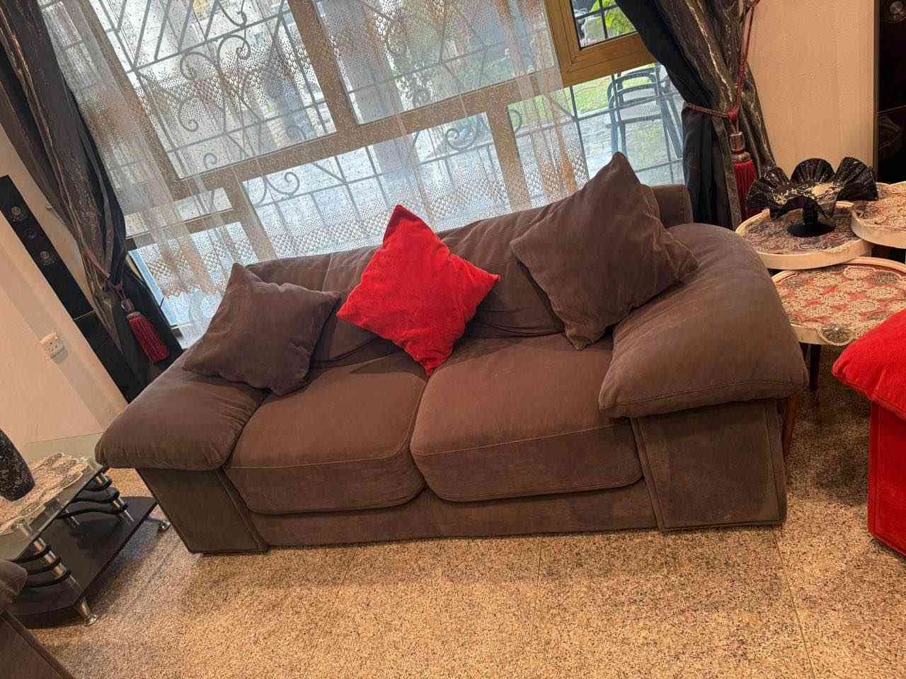 تخم قنفات ب 8 مقاعد باللون الرصاصي والاحمر السعر مليون وبي مجال 
للاستفسار 
*********** بغداد, العراق
