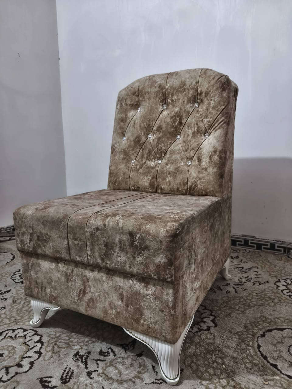 السلام عليكم ورحمه الله وبركاته كرسي للبيع كلشي مابي السعر 40وبي مجال عنوان كربلاء حي القادسيه الرقم ***********
