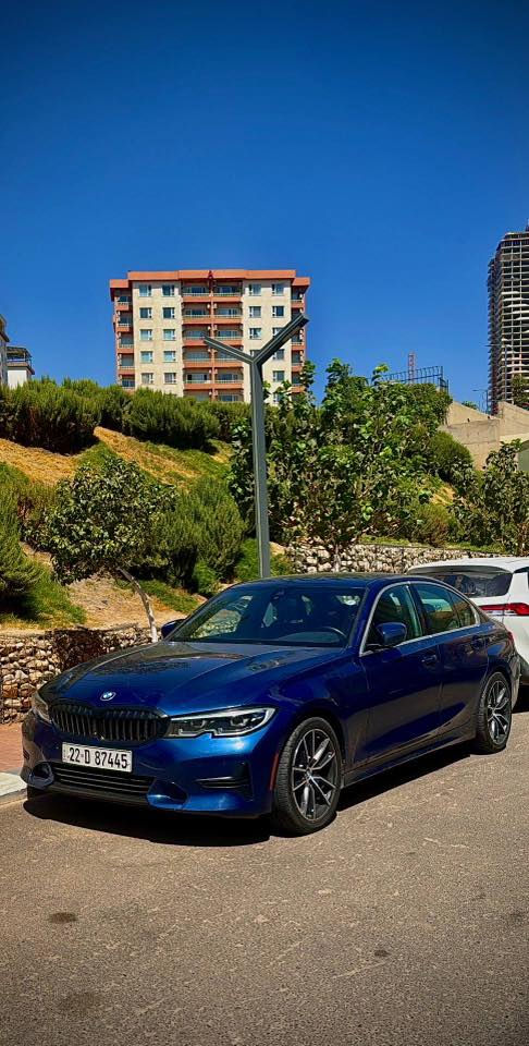 Bmw 330i 2021لون ازرك نظيفة ولا شخطه فقط حادث امريكا بسيط ومعدله محرك 4سلندر تون بور تيربو للاستفسار ***********

