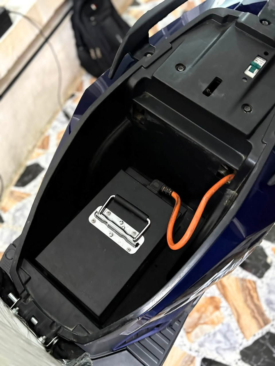 السلام عليكم
موطور شحن للبيع 
سكنس ماتركس 
موديل 2025
بطاريه ليثيوم 🔋
دبلات غاز رياضيه 
فجوج رياضيه 
كلشي مصصم تصميم رياضي 
سرعته 85حقيقي نفس عداد السياره 
اربع سرعات 
نضافته مثل ما موضح بالتصوير
السعر 750وبي مجال بسيط 
للاستفسار :***********
واتساب موجود
