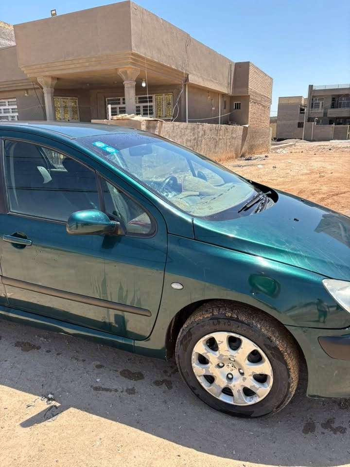 بيجو 307 موديل 2005 للبيع
سياره نظيفه تبريد ثلج تدفئه شغاله 
كير (اوتوماتيك + عادي ) 
السياره مصبوغه عام اثر جراد بدون ضرر 
كير مكينه مكفولات محرك 1.6 
يحتاجلها ترتيبات بسيطه رقم بغداد بأسمي تحويل ثاني يوم ، مكانها بابل 
***********
السعر : 40 وبيها مجال بسيط .
