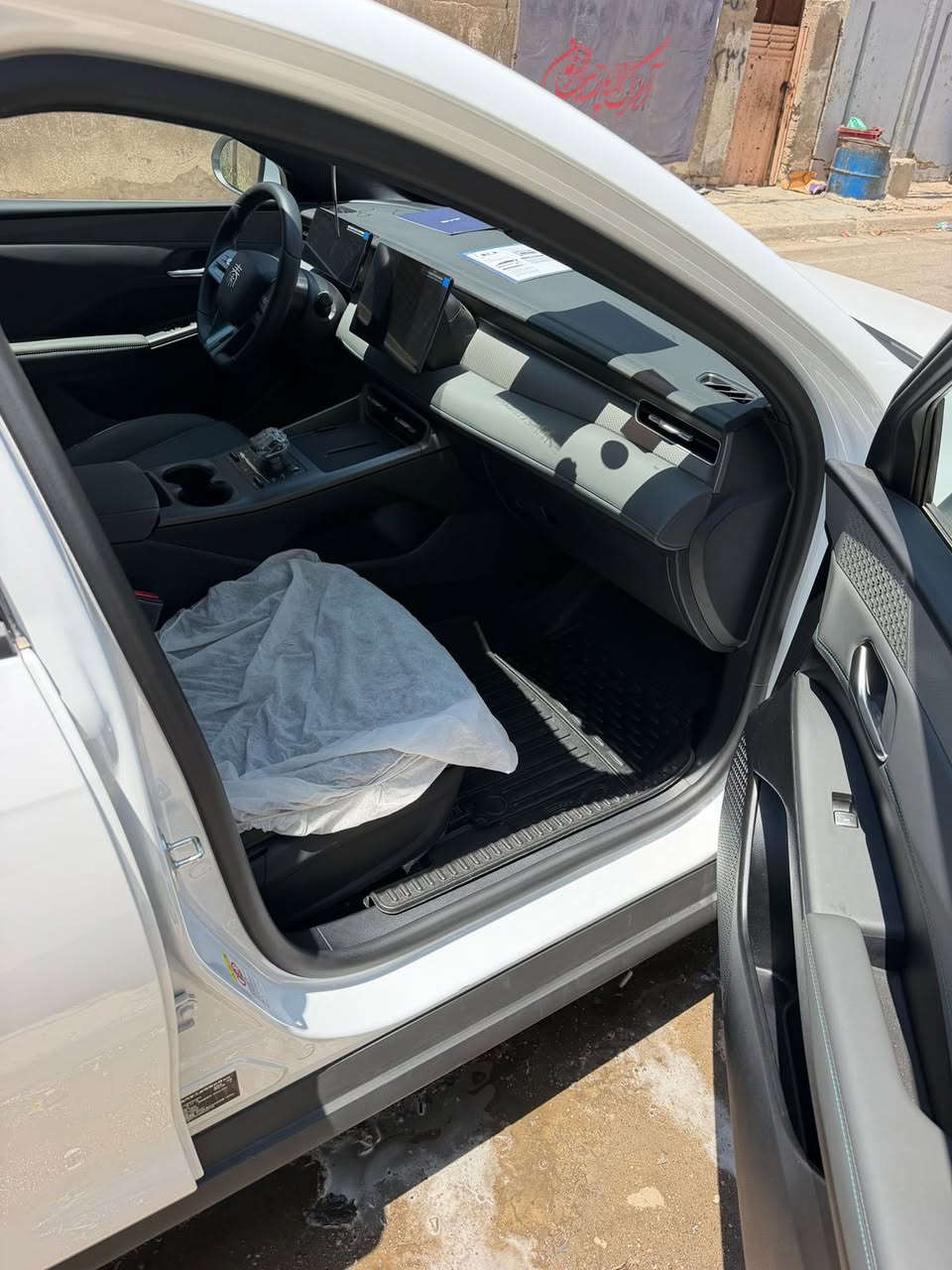 السلام عليكم
BYD 

كن بلاس مستخدمة 3 الف فقط 

السياره بعدها وضع زيرو 

الداخل لون زيتوني 

جميع ملحقاتها كاملة 

شاحنة ما مستخدمة إبد

عدة الطوارى 

السعر 19000 وبيها حك الجية واني خادم نشالله 

العنوان بغداد البلديات 

***********
