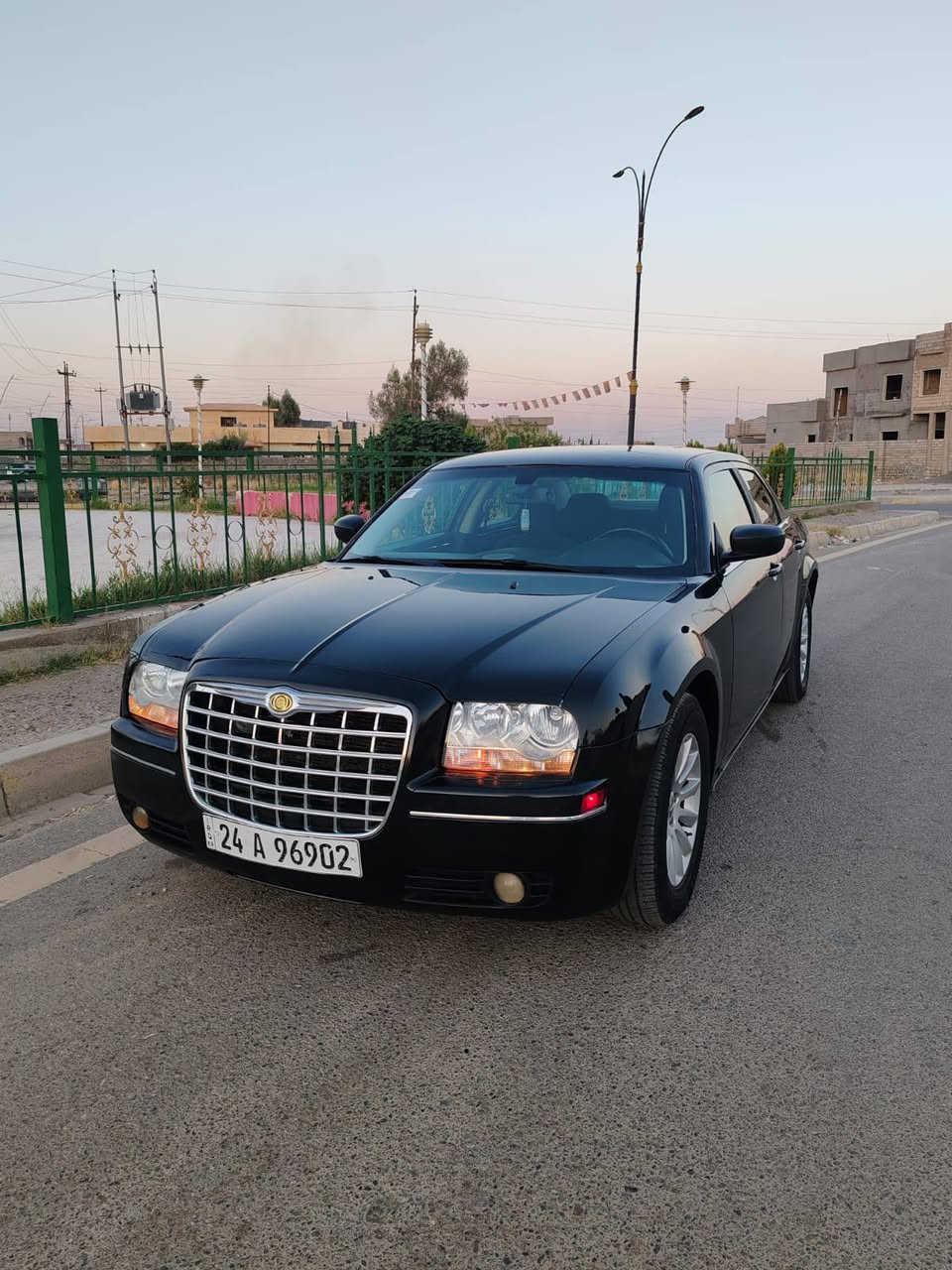 اوباما 2010 شرط كير ومحرك وصدر وكهربائيات تايرات  كلهن جديدة بشرط
سيارة بدون دواخل او ضربة شاصي
 ماشية 285 
بيها تعديل جاملغ خلفي مصبوغ وباب خلفي وباب سائق فقط صبغ بدون دواخل توحيد لون
وبيها جاملغ الصدر امبدل ايضا وصبغته صار بيه شخوط
سقفية جديدة لا رصعة ولا تقحيل ولا اي ضرر
اي نقص مابيها 
السيارة مصروف عليها بمعنى الكلمة
وإن شاءلله بالتوفيق للياخذها السعر 110 وبيه مجال مكان السياره شركاط الشراي يتصل *********** لموشراي لايتصل
