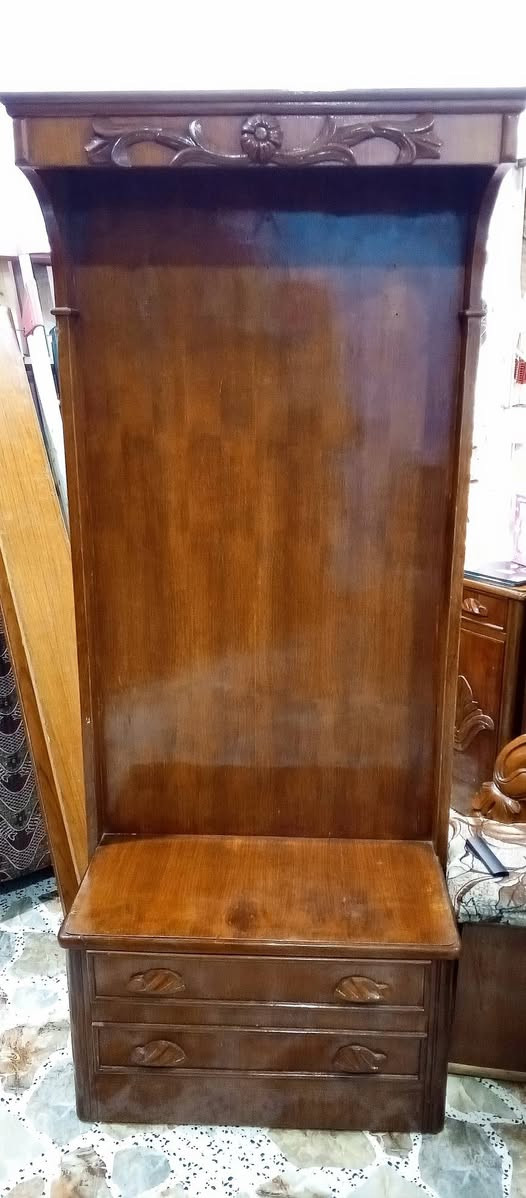 السلام عليكم غرفة 6 ابواب ملحق نضيفة حيل شغل ثقيل  سعرها 500 للتواصل ***********
