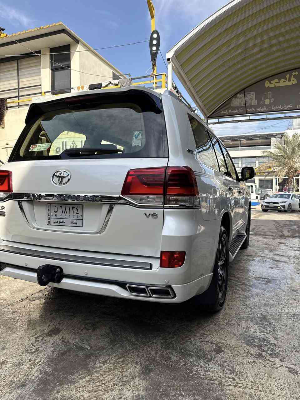 لاندكروز 2021 ساز باب اول وجناي لاندكروز يعرف الساز فول مواصفات 1/1
لون ابيض 

ماشيه 83 الف حقيقي 
 تايرات تخم بيه قبل شهر مشدود جدد السياره على ايد وحده من الشركه استعمال قليل جداً 

رقم بغداد السياره بأسمي وتحويل ثاني يوم 

محرك 6 سلندر 4000 
شاشات 3 
كشنتات كهرباء 
كامرات دوراه 360
ارضيه مغلفه جلد من الشركه
الداخل جلد ومغلف فوكا جلد اصلي شركه

السياره بوضع الزيرو 

مكان السياره الحله

مكفوله كفاله عامه من كلشي بستثناء طخه بسيطه بخشم الجاملغ الامامي جهة السايق مرجعها بارد ممبينه خلاص بس لازم اذكرها

السعر 600 يعني ست دفاتر وبيها مجال 

للاستفسار *********** ايضاً واتساب
