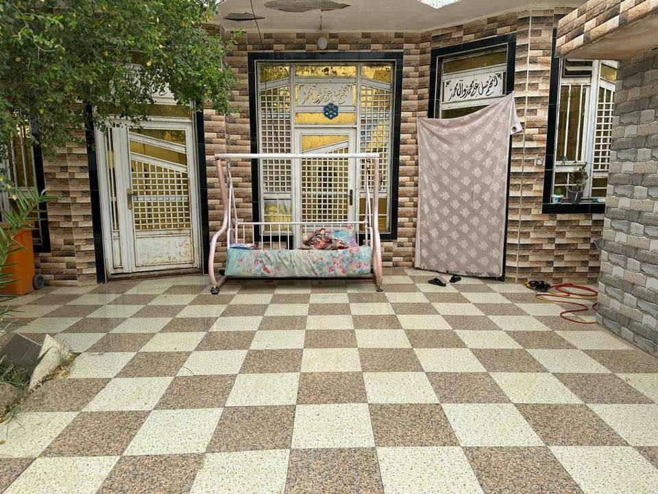 السلام عليكم

بيت وهيكل للبيع خلف حي الشرطه بالبيكات بصف الركن قريبات ع شارع تريد البيت تريد البتلو كل واحد مساحته 200م البيت طابوك كونكريت وبيه برج نت شتراك مجاني نت 

الشراي يتصل ع رقم ***********
