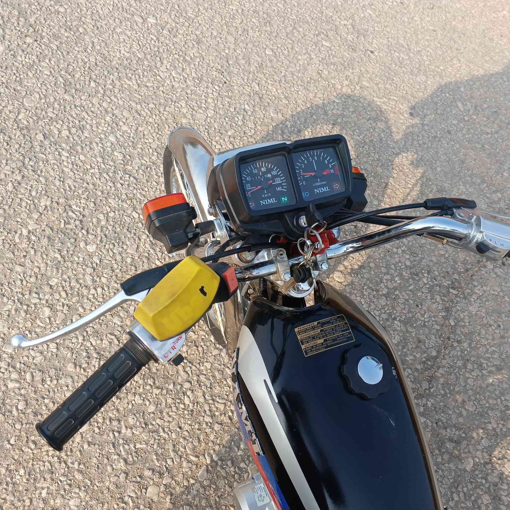 سلام عليكم شباب دراجه للبيع موديل 2025 اوراق اسكنر  الدراجه نضيفه كلش العنوان طوريج السعر 675وبيه مجال رقم التلفون ***********
