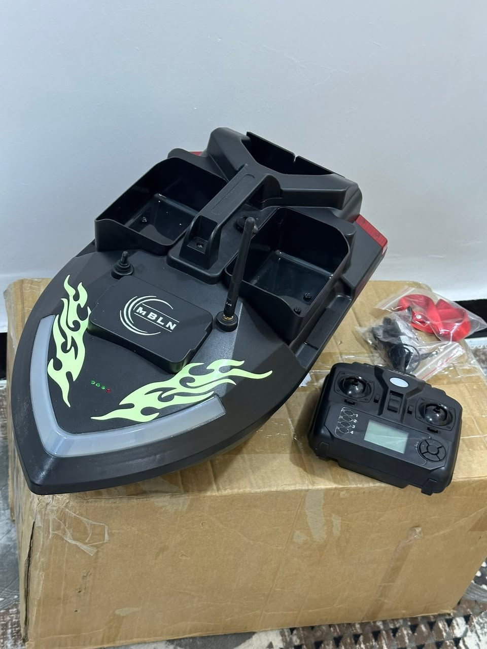 قارب صيد اسماك 
GPS 500 M
من ماركة MBLN RC
كامل ملحقات وقطع غيار 
بحتوي على 3 احواض تطعيم 
جهاز تحديد موقع مع كنترول تحكم عن بعد 

بمكانة الرجوع الى موقع الانطلاق عند انخفاض البطارية او فقدان الاشارة
يصل مدى التحكم الى 500 متر 
ويتميز بوضيفة تثبيت سرعة


**إذا كنت صاحب هذا الإعلان وتريد حذفه لأي سبب، رجاءا أرسل رسالة إلى الدعم الفني**