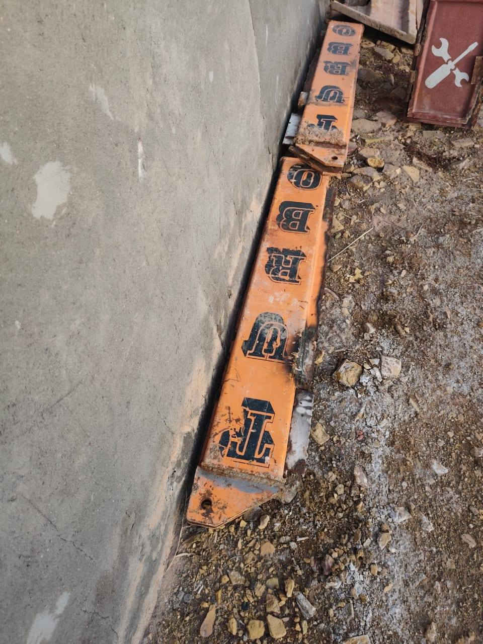 السلام عليكم بدي عكعك للبيع الماني ونج جديد ودبل شاصي جديد + باب مايلر جديد
***********
