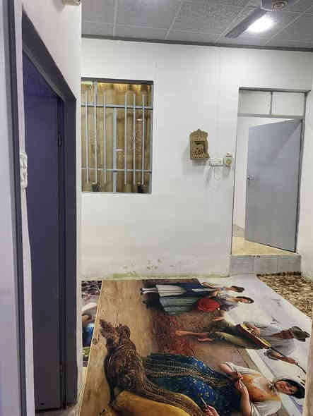 دار للبيع ١٠٠ متر تجاوز بي كرت سعر ١٨ مليون عنوان موصل جانب الايمن حي الاقتصاديين خلف معهد التفوق 
الدار يحتوي على :
غرفه ٥*٥ 
هول 
مطبخ 
صحيات 
كراج 
سطح 
حديقه خارجيه 
خدمات ماي متوفر ٢٤ ساعه وكهرب ٣ خطوط الشارع ترابي مقابل البيت حديقه  تواصل على رقم ***********
