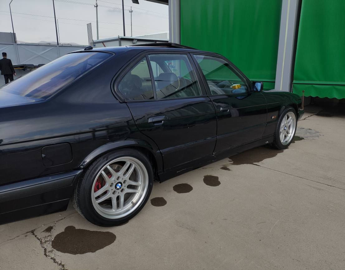 ***********یان ￵*********** 
٤٦ کەمێک مەعاملە 
bmw 1993    525 گێڕ تۆماتیک 
چوار جام کارەبا  
 سلاید 
ناو فرۆمیگا
 چوار تایەو باتری لۆک 
گێرو مەکینەو تەقەو ڕەقە بە شەرت کارەبای گێرو مکەینە بە شەرتی تەرایو فەهسو فیتەر  مەسبوت 
بێ دەعمو لێ دراوی بێ چالو کاڵ بونەوە موسو براوە بە شەرت  ئارمی بلاستیک هەولێرە بە شەرتی ئەوەلیات
شوێن سلێمانی السليمانية, العراق
