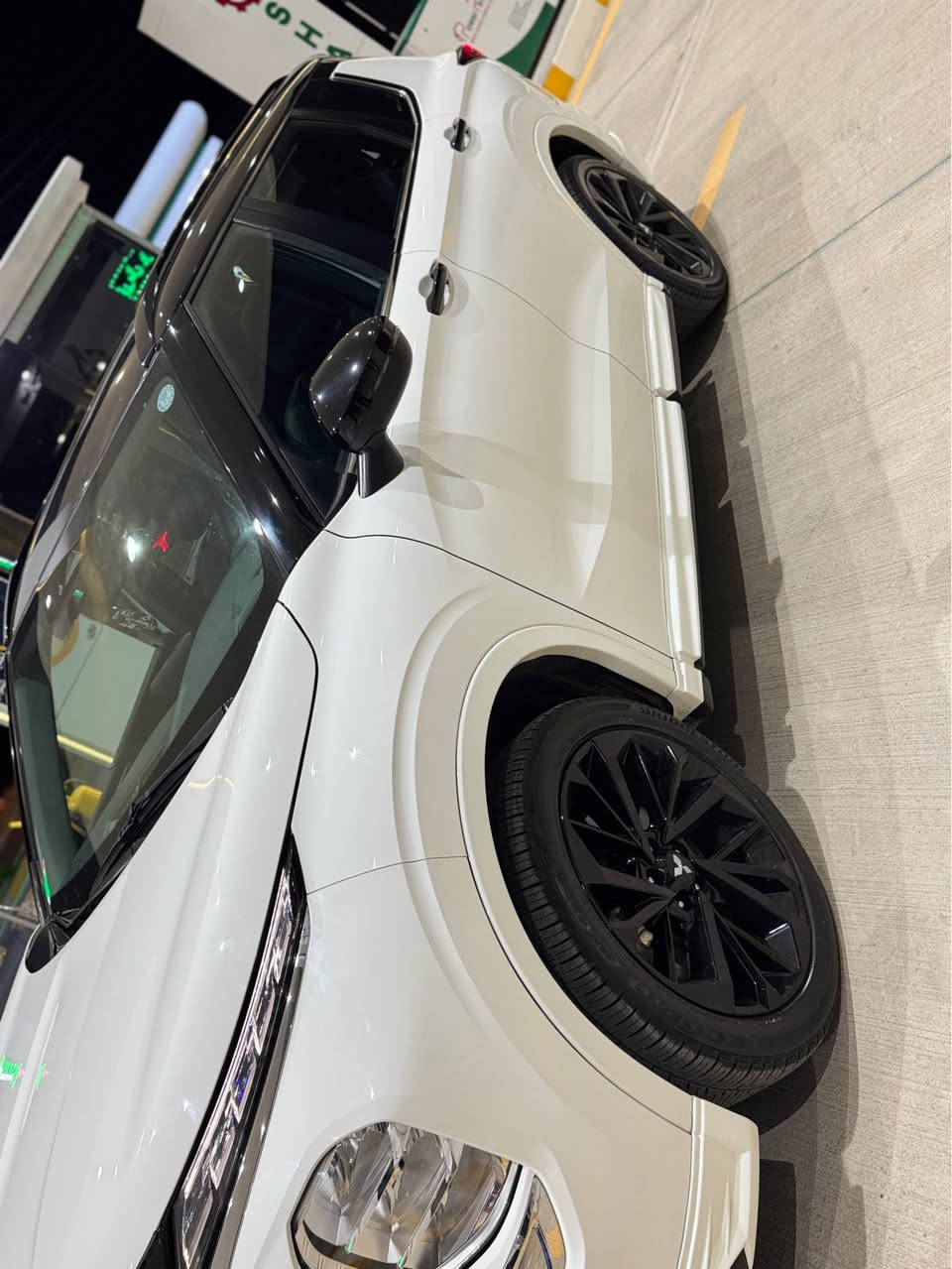 📣 Mitsubishi Outlander 2024 بۆ فرۆشتن
زانیارییە گشتییەکان:
 جۆری ئۆتۆمبێل: میتسوبیشی ئاوتلاندەر (Mitsubishi Outlander) (
 مۆدێل: ٢٠٢٤ (سفری شەریکە)
 ڕەنگ: سپی مرواری (سەقف ڕەش و ویل ڕەش شان ڕەشی بیلاد- دوو ڕەنگ)
 ڕەقەم: - هەولێر
 کیلۆمەتری ڕۆیشتوو: ٣٠,٠٠٠ کم (سی هەزار کیلۆمەتر ڕۆیشتووە):
 بۆیاخ: بەشەرتی نەبوونی هیچ بۆیاخێک (کلین و بێ بۆیاخ).
 گێڕ و مەکینە: بەشەرتی شەریکە، زۆر خاوێن و بێ کێشەیە.
💰 نرخ و پەیوەندی:
 نرخی: ٢٦٥ وەرەقە ($26,500)
 ژمارەی پەیوەندی (کۆرەک): *********** 📞
 ژمارەی پەیوەندی (ئاسیاسێڵ): *********** 📞 رانية, السليمانية
