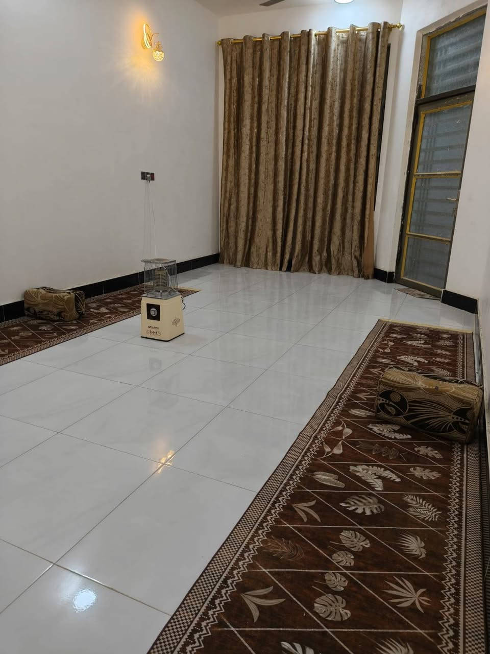 يا الله توكلنا على الله
للبيع بيت طابو صرف  طابقين طابوك كونكريت 
مساحه 160 متر المكان الثوره  متكون من 4 غرف نوم
بنا حديث عرض شارع 8 متر ***********
السعر 250 وبي مجال  البيت مطلوب اسكان 50 مليون
يستقطع من السعر الكلي شعندك من عقارات للبيع راسلني خاص واتساب *********** انور الحسيناوي 
ممكن متابعه للقناة الواتساب ليصلك كل ماهو جديد ويخص العقار 
https://whatsapp.com/channel/0029Vb7cgpDDuMRaptu2gW27
