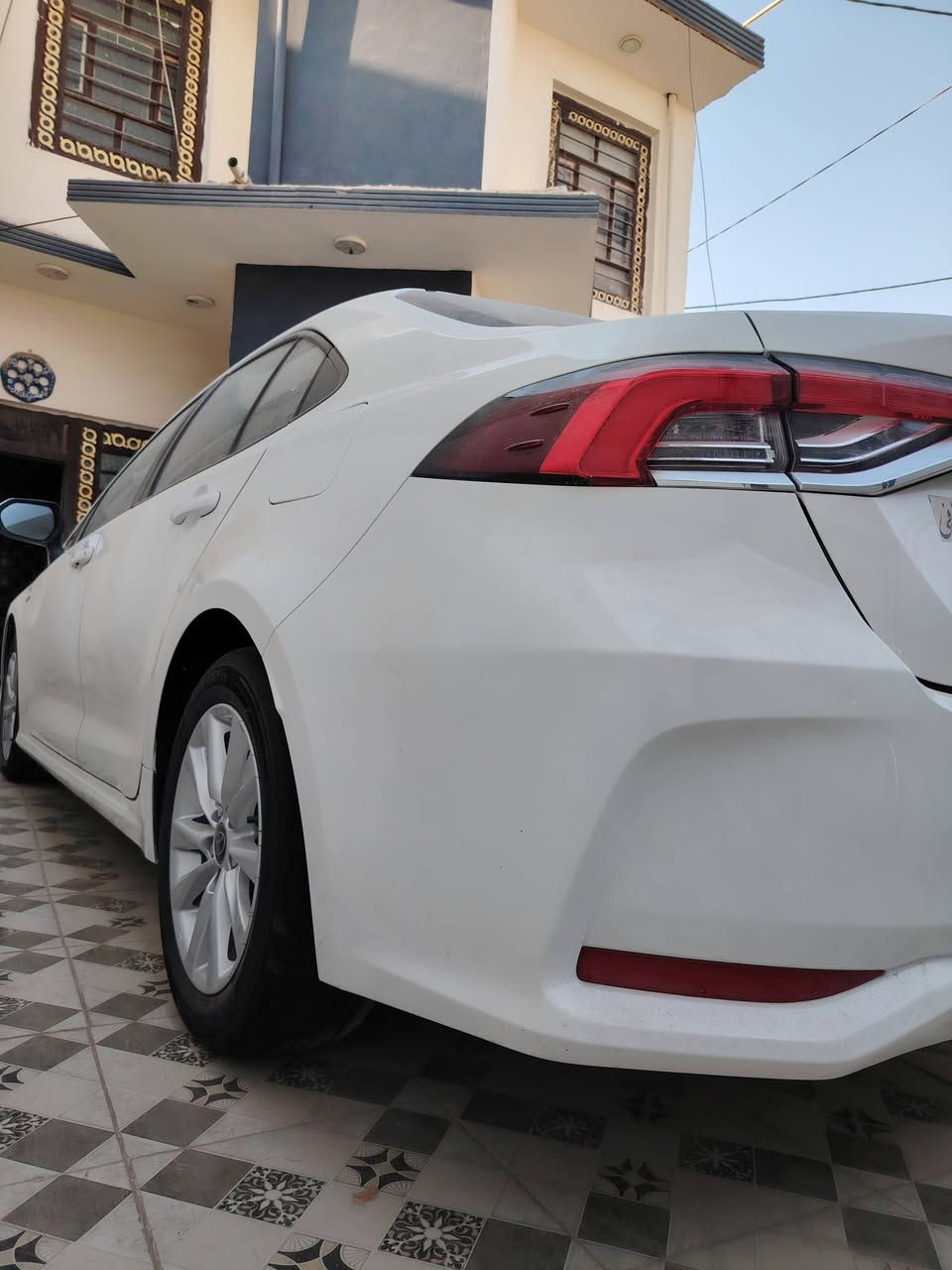 كورلا هايبرد موديل2025 رقم بغداد  ماشيه  13الف فقط مكفوله كفاله عامة كشن جلد اسود فول مواصفات سنويه محجوزه   السعر 135 $ بيها مجال بسيط مكاني الديوانية رقم ***********
