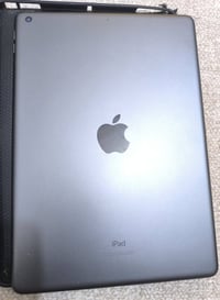 ايباد مستخدم 6اشهر ذاكرة 64 بطاريه 94 جهاز نضيف كلش  07806078208