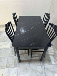 ميز طعام ستخدام قليل ونضيف 4 كراسي 65 الف مكاني بغداد حي العدل 0770187...