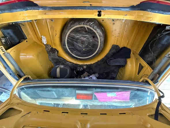 بيجو بارص موديل 2011 ممشتغلا تكسي
مبدل بيها مكينه فرنسي 2000 
زوج زنون عالي 
دوشمه وسفاريات جدد 
بك لايت جديد 
باتري جديد 
زوج مازدات جدد 
غرفه جديده 
ماشيه 130 الف حقيقي 
واير بلك وكويل ونوزلات وبلكات اسكو اصلي جدد
شاشه وتبريد ثلج كهربائية علا البلاد ما بيها نقص ماعده زوج بطانه تأير ودوسه مصلح بيها خياس بل دوستين مثل ماموضوح 
فقط الاستفسار *********** مكان الكاضميه
