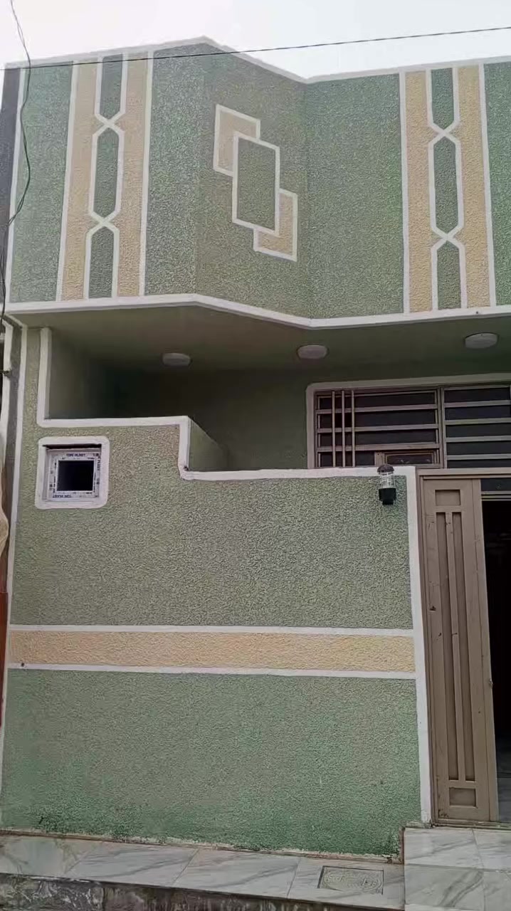 سلام عليكم بيت 50 متر في مجمع الابداع سكني قرب العلوه جديده على شارع الرابط بدون دلاليه يبعد عن الامام بسياره 10 دقائق أو أكثر بشويه ومامسكون قبل شهرين ستلمت مفتاحه للاستفسار ‏‪***********
