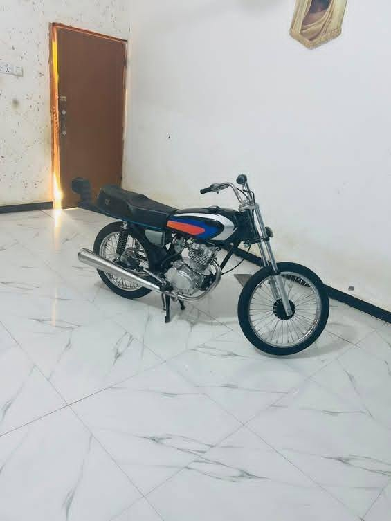 سلام عليكم
دراجه للبيع تعميره جديده توني عمرته 26 كله 

محرك 24 مفتوح ولفات 

نضيفه كلش 

مكاني ناصريه مركز 

***********

سعر 650 بيه مجال
