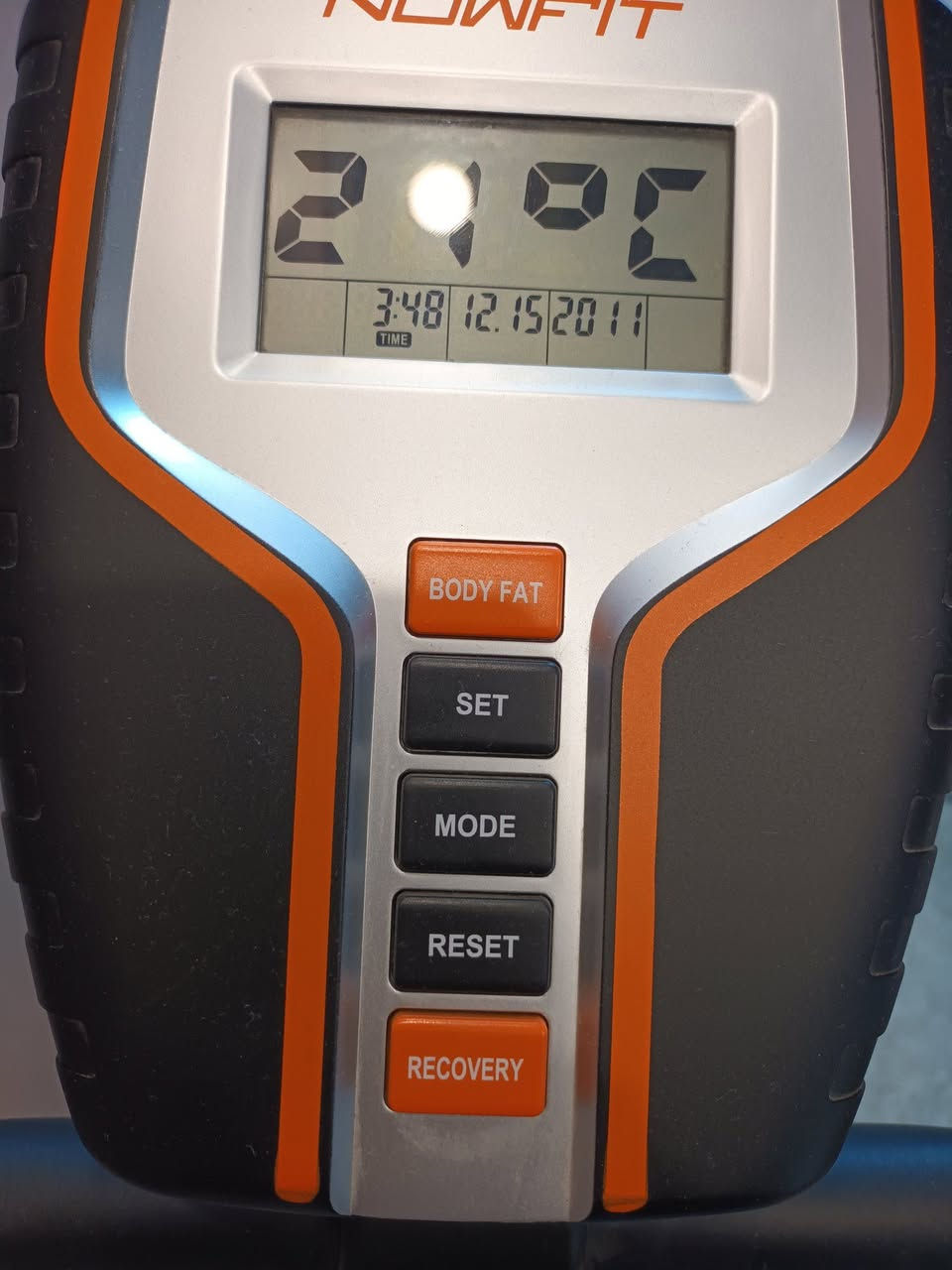 باسكل رشاقة تايلندي 
يتحمل وزن ١٥٠كيلو 
جديد استعمال كم يوم كله شغال وعالفحص نوعيته ممتازة 
اشتريته ٢٥٠ الف 
هسه ابيع ١٥٠الف 
مكاني بغداد 
اليعجبه يتفضل خاص


**إذا كنت صاحب هذا الإعلان وتريد حذفه لأي سبب، رجاءا أرسل رسالة إلى الدعم الفني**