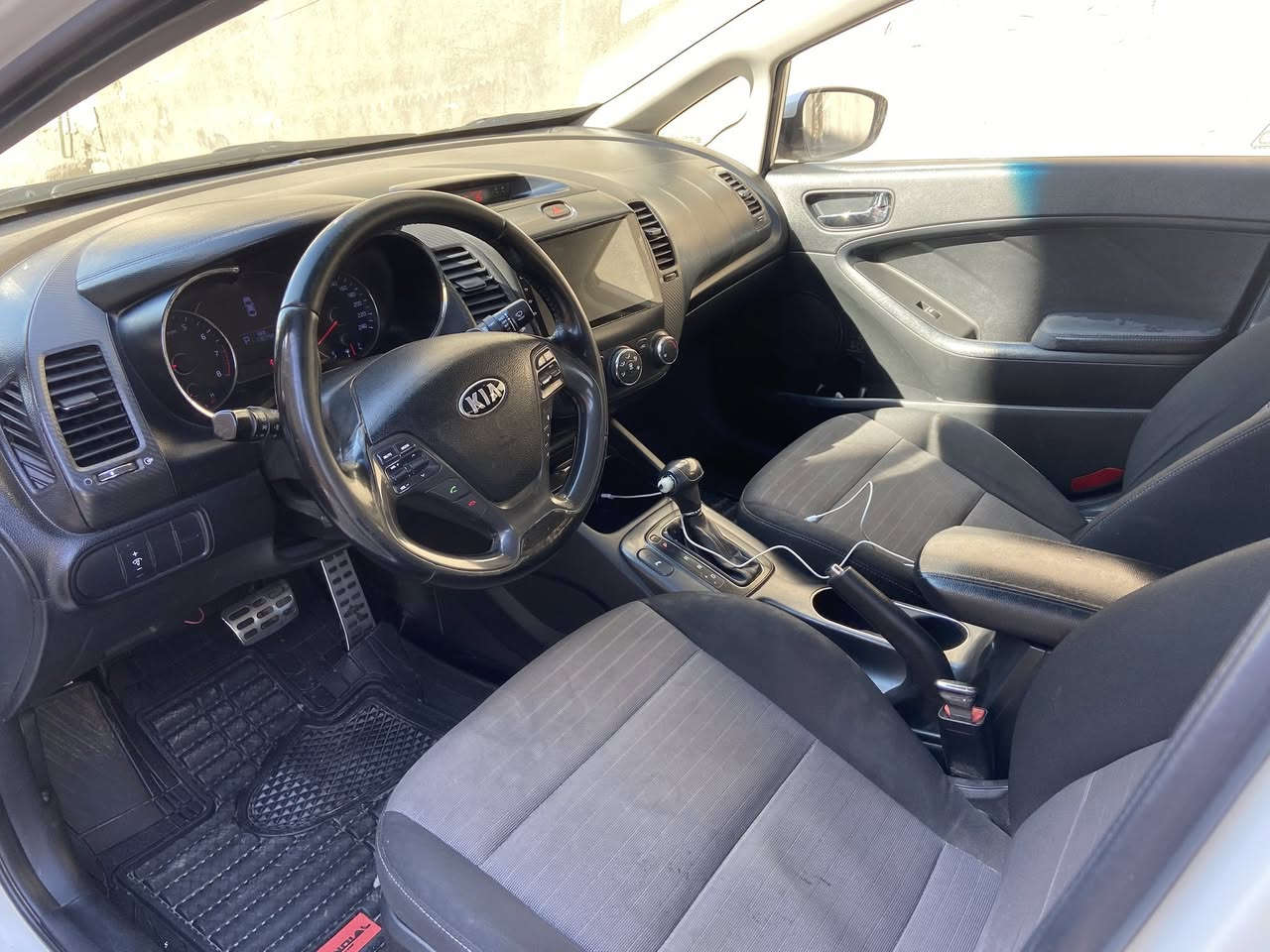 سيراتو خليجيه 2014بيهه باب الخلفي مبدل نفس اللون وصبغ جوه القبق البانزين اشويه جاهزه من جميع النواحي من صدر كامل خلفي وامامي تايرات تخم تبريد منضومه جديده المكينه والكير مكفولات تريد تحويل وكاله موجود السعر114وبيهه مجال***********مكاني بغداد
