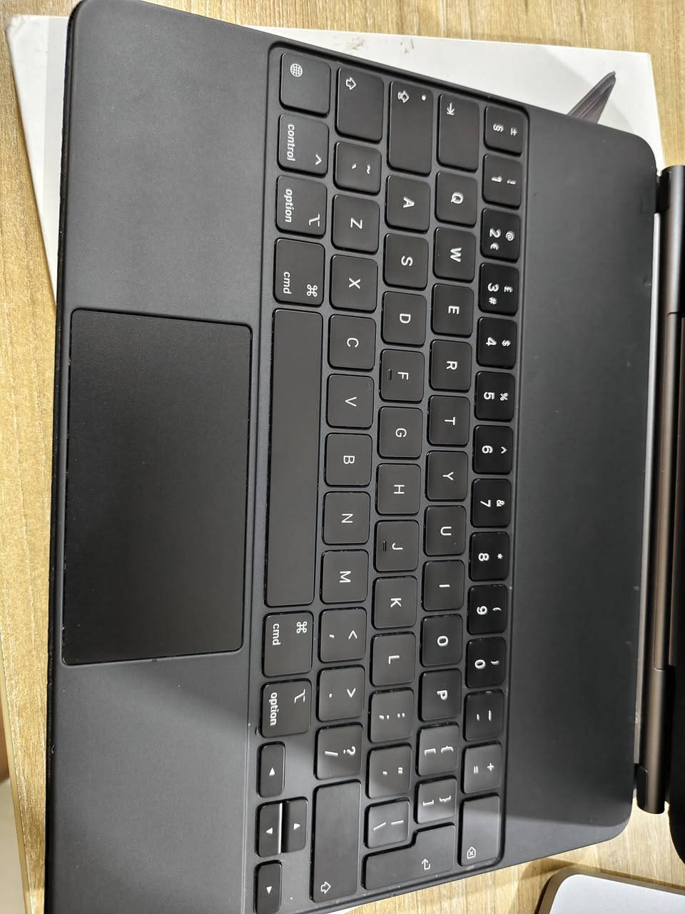 السلام عليكم ابل ماجك كيبورد للايباد 12.9 اصلي وكاله جدا نضيف يحولك الايباد الى ماك فد شي كلش مرتب سعره بل سوك بحدود 400 الى 450 الجديد هذا عارضه 175الف قفل قفل بسعر قلم ابل مكاني ناصريه وتوصيل موجود ان شاء الله ***********
