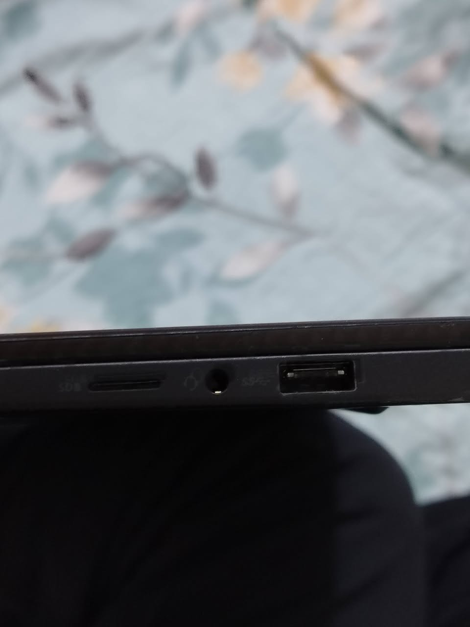 مساء الخير لابتوب مستعمل للبيع مواصفات حلوة للتصفح والدراسة وشاشتة ips الوانها حلوة وشحنها تايب  سي حديث  و بيها بصمة يد و شحنها جيد المواصفات

LAPTOP DELL /LATITUDE 7370
INTER CORE M7
RAM 16GB
M. 2 512GB
SCREEN SIZE : 13 IPS FHD
CAMMERA

للتواصل واتساب
***********
مكاني بغداد مدينة الصدر
