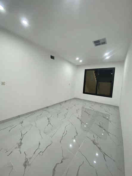 🏠اعلان اعلان
داران للبيع
موقع مميز
~~~~~~~~~~~
📄طابو ملك صرف
🧱بناء درجه اولى
~~~~~~~~~~~
سقف مغربي ✔️
واجهة فلين✔️
نظام تبريد مركزي✔️

~~~~~~~~~~~~
راحه بال✔️
استقرار✔️
هدوء✔️
~~~~~~~~~~~~
📐المساحه:-120 م
📐الواجهة :-6م
~~~~~~~~~~~
📍الموقع :حي البعث
قرب اعداديه التجارة
~~~~~~~~~~~
💸السعر :-علق ب(تم) يوصلك السعر مناسب 
~~~~~~~~~~~
الطابق الاول  يحتوي:-
كراج + استقبال +مطبخ بارد
مطبخ حار+غرفه نوم+هول +صحيات
~~~~~~~~~~~
الطابق الثاني يحتوي على:-
هول +صحيات +غرفتين نوم
~~~~~~~~~~~
للاستفسار اكثر الاتصال على
***********📱
~~~~~~~~~~~
نستقبل جميع العروض 
🏠السكنيه  🏛️التجاريه
