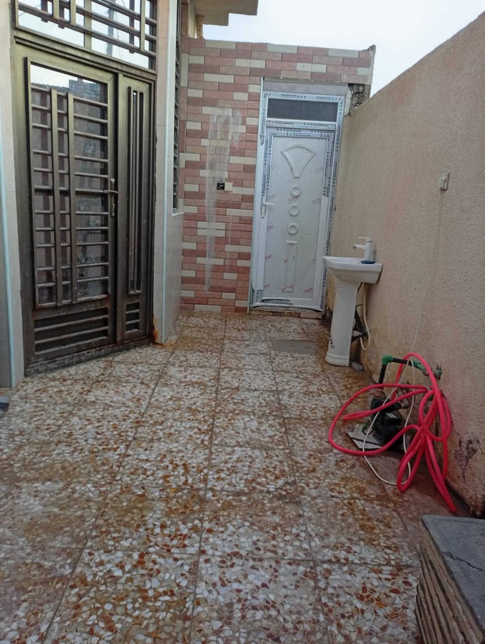 بيت للبيع الحر الصغير حي الزهراء 100متر طابق واحد 85....اتصال على رقم ***********
