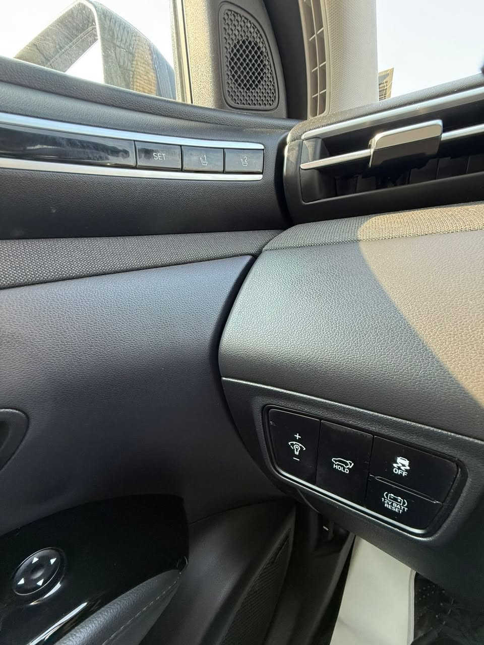 2023 ماشيه 31,000 كيلو متر وليس ميل 
مواصفات فول
بانوراما 
كشنات جلد تدفئه تبريد 
فور ويل 
خمس كامرات 
تتقدم وترجع بالريمونت 
كشنات خزن 
صندوق كهرباء 
شحن لاسلكي 
اوتو هولد
وهواي مواصفات فول السيارة 
محرك 1600T 
هايبرد 
ضررها بنيد مبدل نفس اللون 
مكانها بغداد المنصور 
واتس ***********
