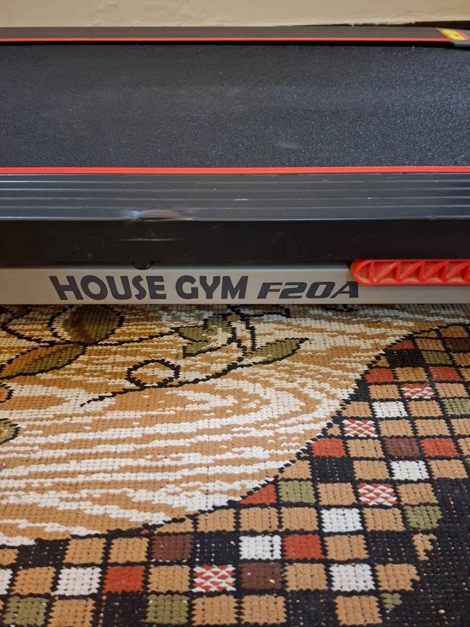 جهاز جري للبيع جديد حيل ماخذينه ب٥٠٠ ماطوره عطل .. للبيع العاجبه يتواصل مع الرقم *********** والسعر مناسب ١٦٥ عنواني قرب جامعة العين
