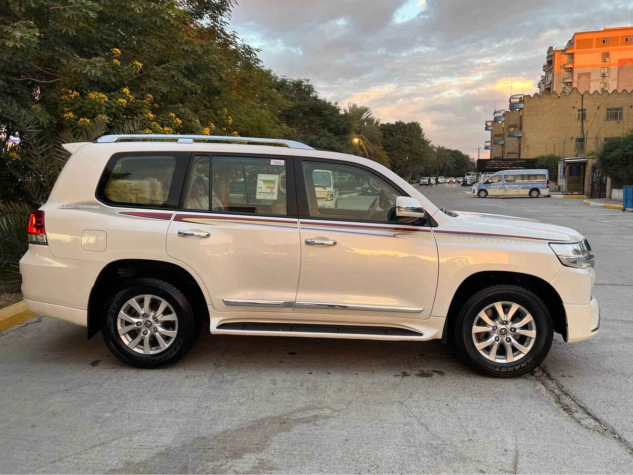 ‏‎السلام عليكم 
بعد التحية والتقدير 

تويوتا لاندكروز  2016  GXR كفاله عامه من الصبغ والشخوط  والتبديل جديدة   رقم  دهوك هزه وفحص وسنويه كله جديد 

‏‎المواصفات
‏‎سلايد
كراسي جلد  وكهرباء
محرك 6 سلندر.  4000
‏‎شاشة 
بصمه
مري قلاب 
‏‎انارة ترحيب
‏‎دوسات ليزرية كتابة LAND CRUISER
‏‎ثلاجة
‏‎حساس امامي+خلفي
بجم زنون 
‏‎مري شفط +قلاب 
‏‎اشارة بالمري
وباقي المواصفات المعروفه 
ماشيه 130 الف كيلو 

صدر امامي خلفي كير محرك كهربائيات تخم تاير كلة بشرط 

السعر 448 وبيها مجال

مكانها بغداد العامريه 

*********** بغداد, العراق
