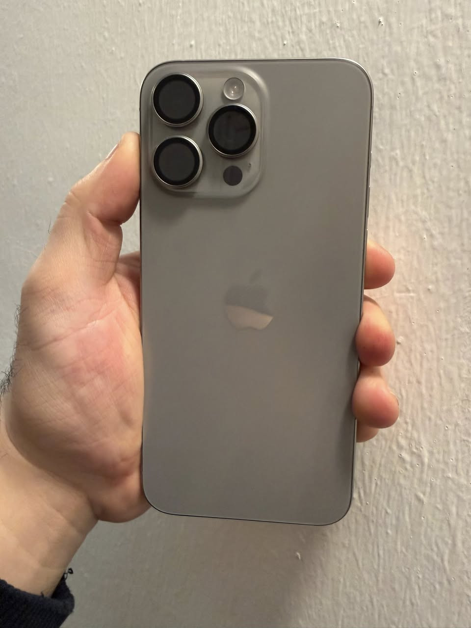 السلام عليكم 15 pro max ذاكره ٢٥٦ عربي شرق اوسط جهاز مكفول نضيف ممبدل ولا قطعه بطاريه 87 للبيع مليون و٥٠ بي مجال ***********
