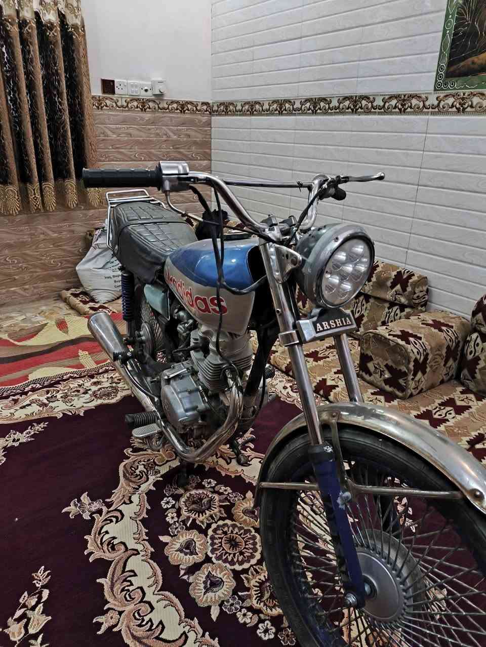 السلام عليكم دراجه اربعه كير كلك للبيع غراض ارشه مكينه ما شاء الله شلعه ومعدل لا تنقيص لا تبخير  الدراجه كامله لايت وضفيره عوزهه بس باتري سعر الدراجه 290 الف قفل المكان نجف رقم ***********
