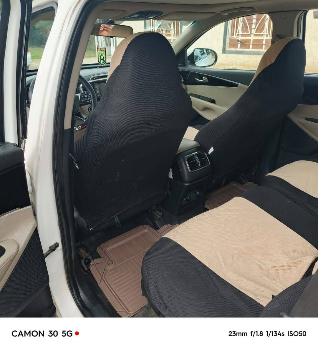 السلام عليكم 
يا الله للبيع سورنتوا خليجي موديل 2020 فول مواصفات بانوراما رقم بغداد  بسمنه مداور ثاني يوم كامره حساسات امامي خلفي  بيه باب السايق والورا مبدلات والبنيد مصبوغ عدا ذني السياره جاهزه من كلشي  كير مكينه تبريد تدفئه كله كفاله متصرف عليها ربع دينار 

السعر/ 220

مكان السياره النجف الاشرف للتواصل خاص

رقمي ***********اثير- *********** واتساب ايضاً
