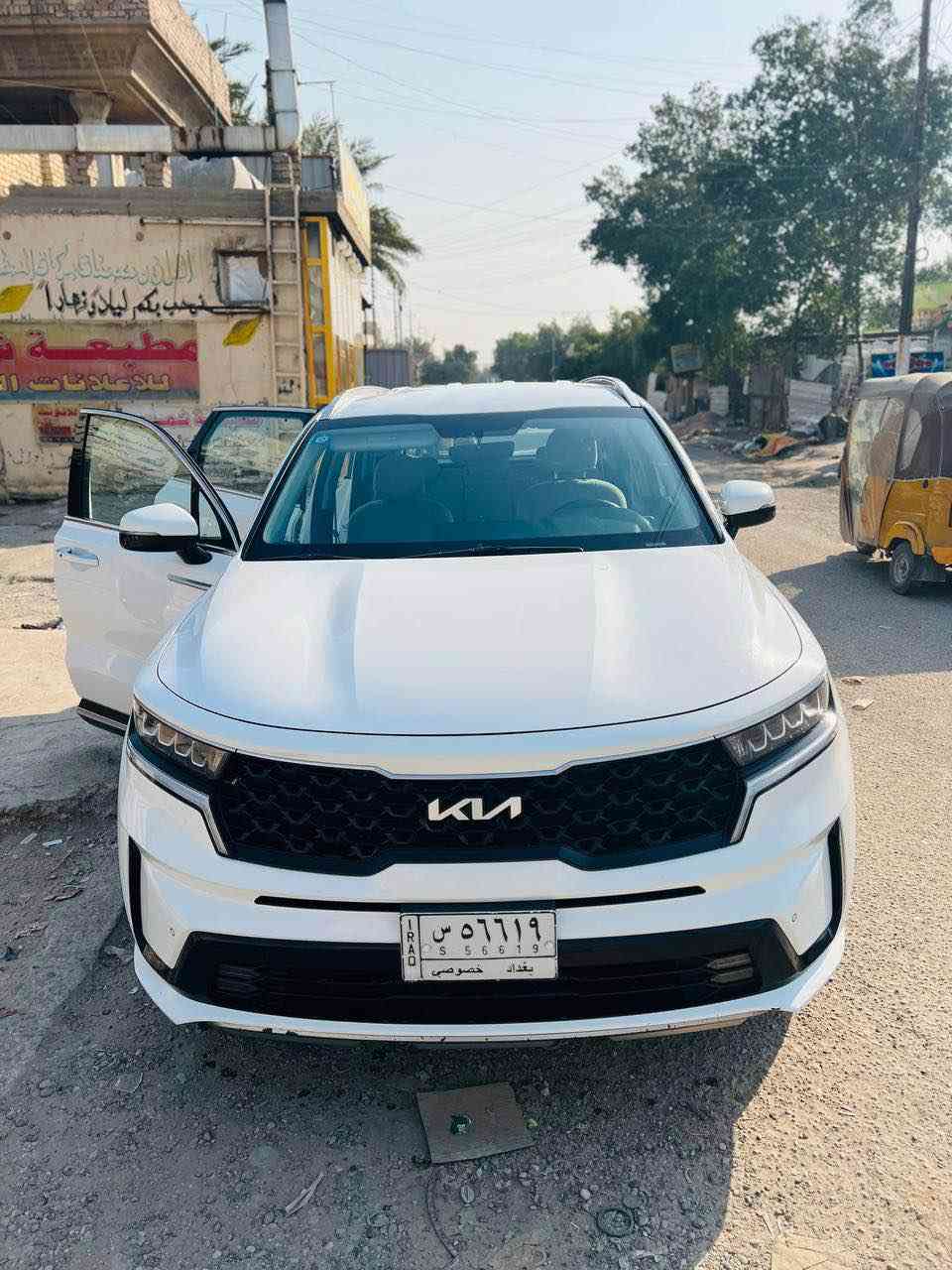 السلام عليكم
سورنتو 2023فول مواصفات عدا الفتحة 
خليجي مكفولة من الضربة 
كير ومكينة مكفولات بلادية على وضع الشركة 
باسمي تحويل مباشر 
رقم مشروع وطني
غير متواجد على الفيس  الاتصال على *********** بغداد, العراق
