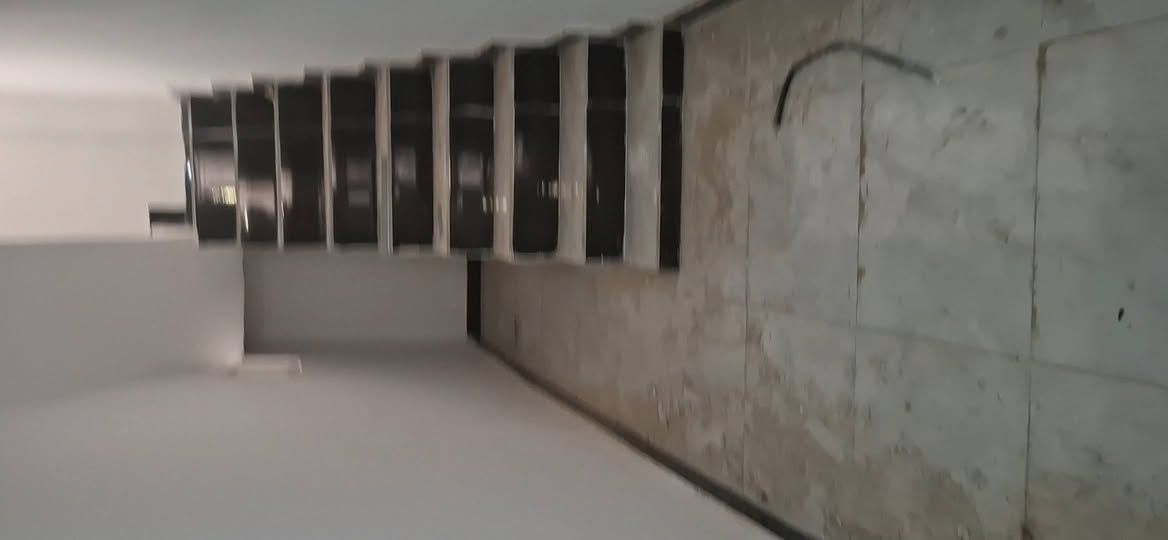 السلام عليكم مشتمل مساحه ١١٥ متر بلرحمه خلف افران صمون السلام كهرباء ماء مجاري بورسلين ابواب سقوف ثانويه كله جديد قاطين غرفه فوك وغرفه تحت واستقبال وصاله وحمام داخلي ومنور وممشه كله جديد تانكي ماء ١٥٠٠ لتر وسخان ١٤٠ لتر وماطور ماء ومغسله بس جيب غراضك واكعد تريد تستثمره ايجار ب٢٠٠ الف اقل شي وباسمي للاستفسار *********** السعر ٧٥ مليون واذا مراوس بسياره وفرق اراوس كورلا او النترا ومن الله التوفيق
