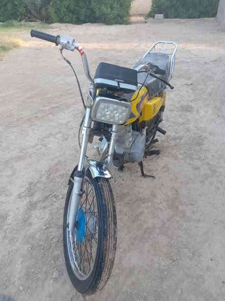 السلام عليكم. دراجه للبيع شاصي +غراض كلها 2025 المحرك  ارشه 21 دراجه جاهزه وحلوه وناعمه ربع ماذب عليها 
(سنكر)  نضافتها شوفت عينك سعرها 450 وبيها مجال قليل للشراي مكاني قضاء الرفاعي   متواجد مراسله واتصال ***********
