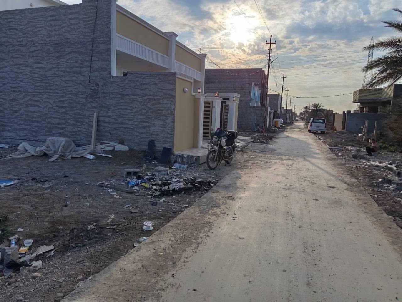 السلام عليكم يوجد لدينا قطعه للبيع في ام الاعضام قريبه على المزرعه المساحه ١٠٠ متر خدمات كامله ماء كهرباء تبليط صب مجاري 
علمآ الارض طابز زراعي بأسمي 
***********
