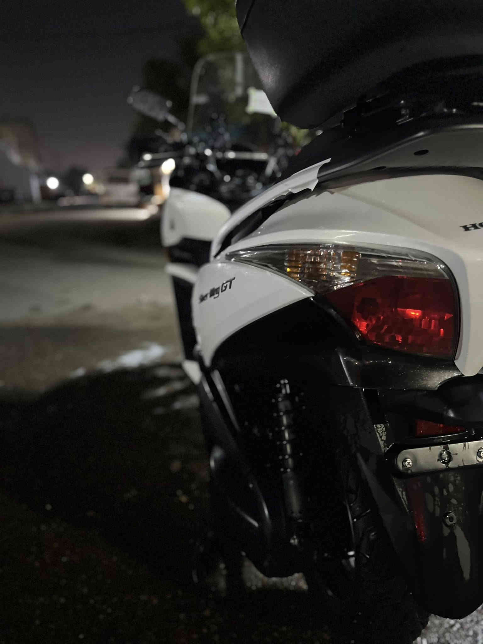 يا الله سلام عليكم متاح سلفر ونك جيتي 400 دراجه ماشيه 30الف وبل مزاد 16 الف ونص دراجه نضيفه حيل ومكفوله كفاله عامه من صبغ ولفتح وتبديل بيه جنطه تابوت اصليه وياه هوائيات اصليات + جي بي اس + قاعده تلفون اصليه + ستيرن رياضي دراجه نضيفه بيه 3 سويجات سكيورتي  وشوفت عينك دراجه مال جناي بياع شراي ماتفيدك سعره 28 وبيه مجال حك جيه مكاني بغداد حي اور 
***********
