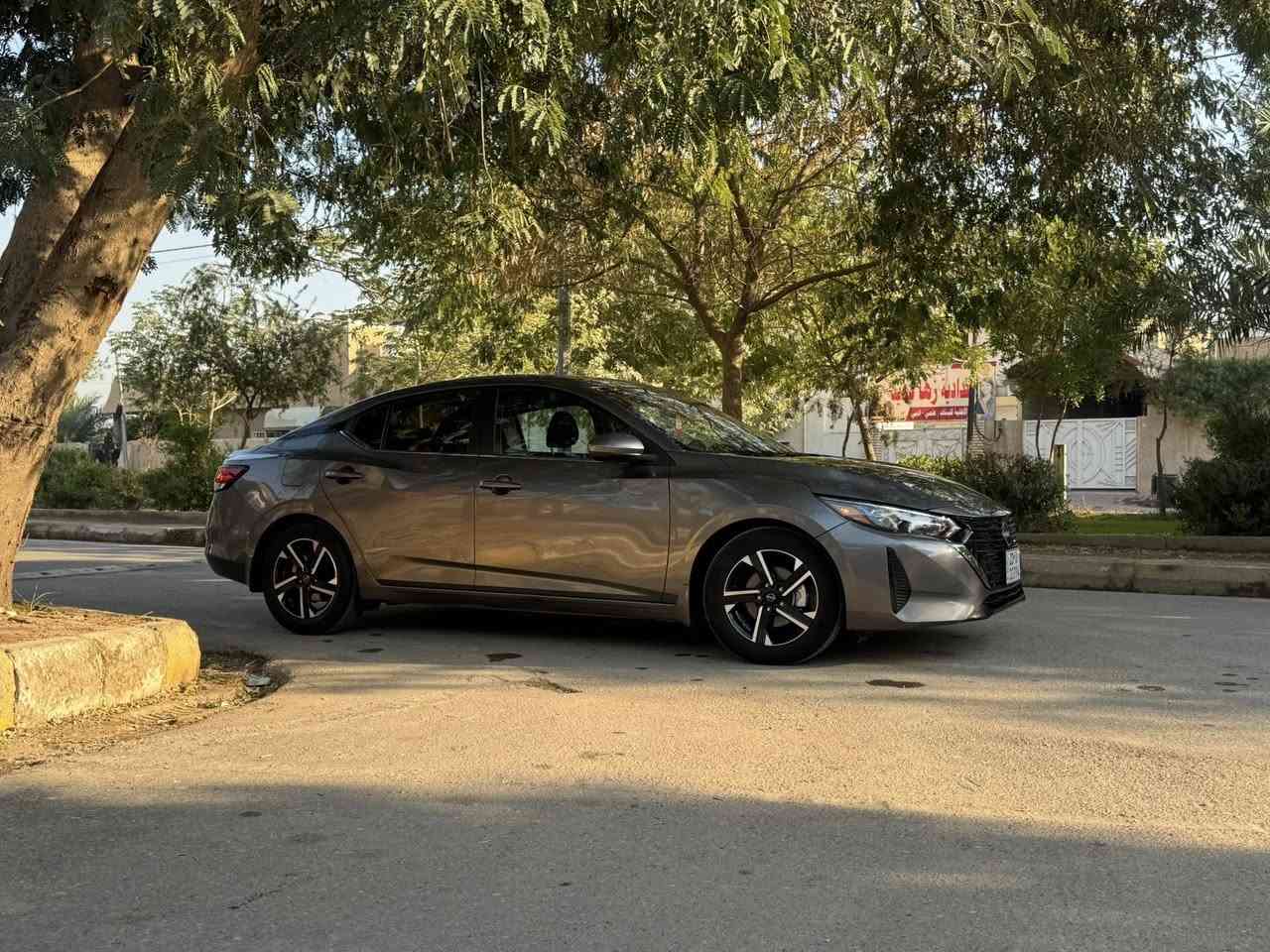 نيسان سنترا موديل 2024�لون نفطي مميز�رقم أربيل تحويل وكاله حاضر �عداد المشي 14,000 كم فقط
المواصفات:�✅ شاشة CarPlay�✅ كاميرا خلفية�✅ حساسات خلفية�✅ رادار أمامي + جانبي + خلفي�✅ فول تحكم بالستيرن�✅ مثبت سرعة�✅ تحديد مسار�✅ محرك 2000 CC�✅ بصمة وتشغيل عن بعد �✅ إطفاء ذاتي
🌡️تدفئه كشنات وتدفئه استيرن 
📸 صور الضرر موضحة بالصور في الأسفل
📞 للاستفسار: ***********
