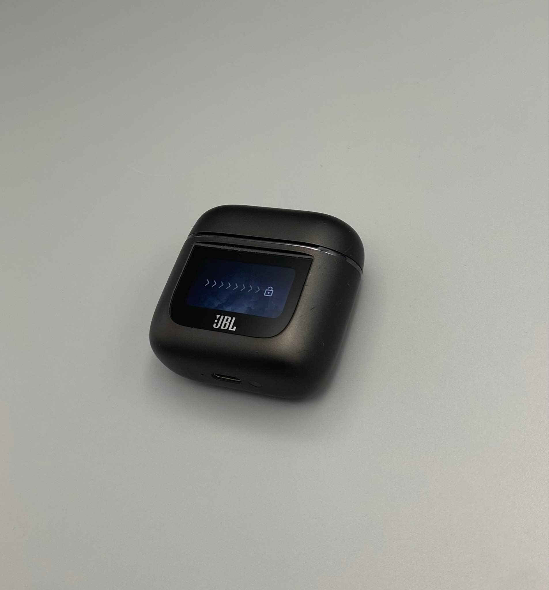 JBL Tour Pro 2 – سماعات لاسلكية ذكية مع شاشة

(بدون بوكس)

🔹 نوع الاتصال: Bluetooth 5.3 لاتصال ثابت وسريع 📶
🔹 الصوت: JBL Pro Sound بصوت غني وواضح مع Bass قوي 🎶
🔹 عزل الضوضاء: Adaptive Noise Cancelling مع Smart Ambient 🔇
🔹 العلبة الذكية: شاشة لمس مدمجة للتحكم بالموسيقى، المكالمات، والإعدادات بدون هاتف 🖥️
🔹 المكالمات: 6 مايكروفونات مع تقنية عزل الضوضاء لمكالمات فائقة الوضوح 📞
🔹 البطارية: حتى 10 ساعات تشغيل + 30 ساعة مع العلبة 🔋
🔹 الراحة: تصميم مريح مع عدة أحجام من الـ Ear Tips 👂
🔹 التوافق: Android و iOS مع تطبيق JBL Headphones 📱

السعر : 195 الف

خدمة توصيل 🚚 لكافة أنحاء العراق 🇮🇶 بغداد, العراق


**إذا كنت صاحب هذا الإعلان وتريد حذفه لأي سبب، رجاءا أرسل رسالة إلى الدعم الفني**