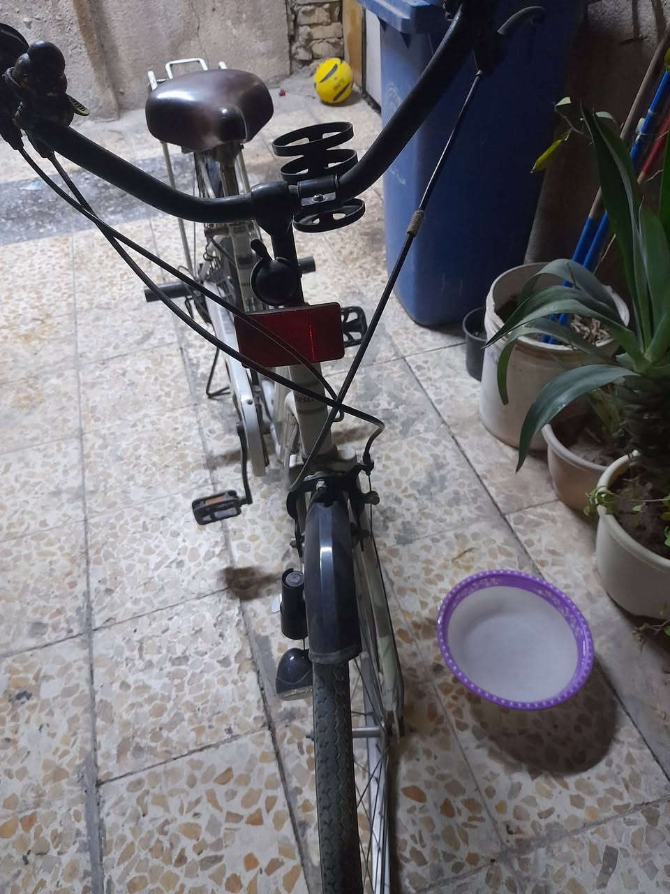 السلام عليكم
بايسكل مستعمل قليل للبيع


**إذا كنت صاحب هذا الإعلان وتريد حذفه لأي سبب، رجاءا أرسل رسالة إلى الدعم الفني**