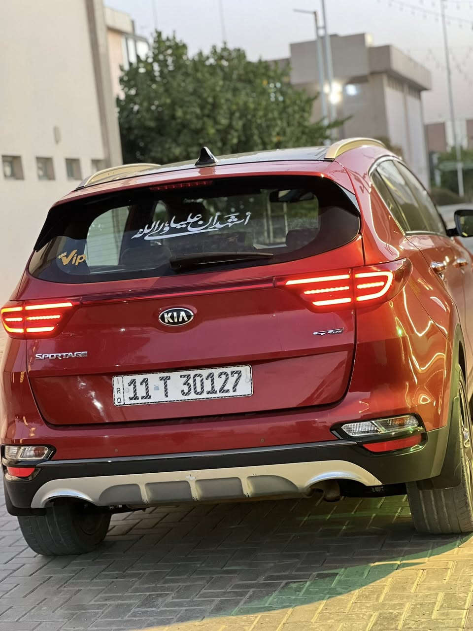سلام عليكم 
كيا سبورتج خليجي فول (1/1)  اعلى فئه جيتي لاين 2020
رقم بغداد باسمي تحويل مباشر 
محرك 2000دوش المرغوب 
ماشيه 70 الف كيلو وقابل للزياده
هاند بريك بصمه + اوتو هولد 
بانوراما كشاف لايت نوع DOHC
كشنات جلد لونين والداخل لونين
كير بوكس 6 نمر 
بصمه عدد 2 تشغيل عن بعد 
كراسي كهرباء شاحن واير ليس جنطة كهرباء 
نظام ترحيب بل يدات + ترحيب عن قرب
كاميره دواره 360درجة شاشه كبيره تدعم كار بلي 
نظام نزول منحدرات تبريد قطعتين 
حساس عدد (6) 3 امام و3 خلف 
مداخل USB مخرج طاقه عدد 3 
 نهارLed 
نضام وحدات السلامه ايرباكات عدد 8 
نظام ايزو فكس 
تحكم مقود جهتين +اوتو ميديا 
كروز سرعه + بلوتوث 
بيها بارد قليل بل جاملغ الأمامي عكس السايق 
وبارد بل جاملغ الخلفي جهة السايق مسويهن يم المندلاوي ولايبين ابد مكان السياره بغداد السعر 207 وبيها مجال قليل 
رقم ***********
