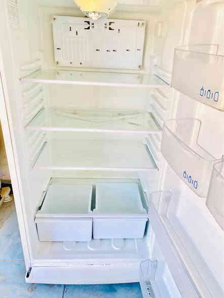 إسلام عليكم ثلاجه شغاله بشرط كل عيب مابيها تجميد فول نظافة 90٪؜ ماطور بلادي فقط مشحونة غاز (18.قدم) السعر 125  الشراي يتصل على رقم *********** كركوك
